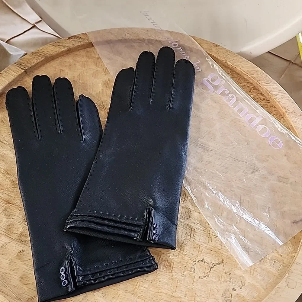 Vintage Luxury Handstitched Grandoe matte  Black Pleated Button Detail Gloves